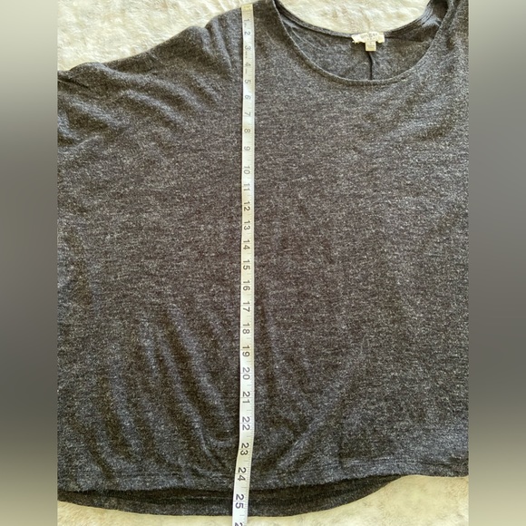 Umgee Woman’s oversized charcoal gray shortsleeved top size Small - Picture 5 of 5